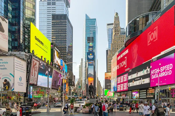Outdoor Billboard Advertising: What It Costs and How It Works